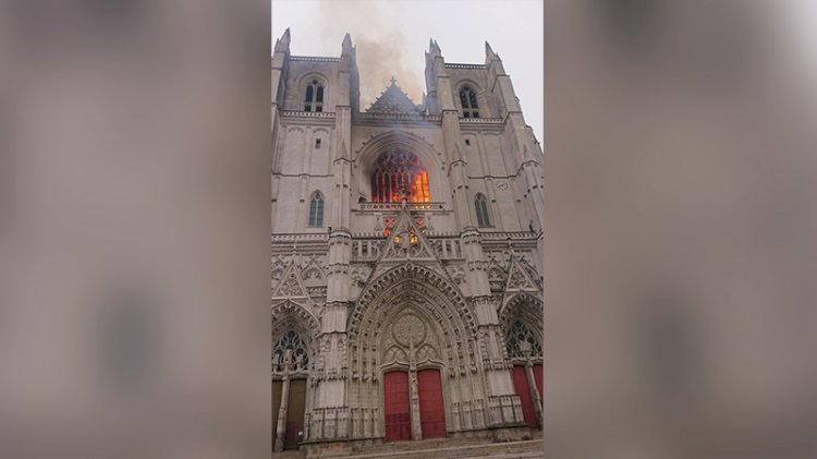 Fransa’da Nantes Katedrali’nde yangın