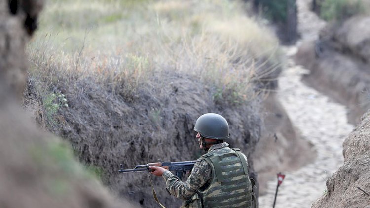 Azerbaycan Ordusu'nun sınır hattındaki mevzilerini görüntülendi
