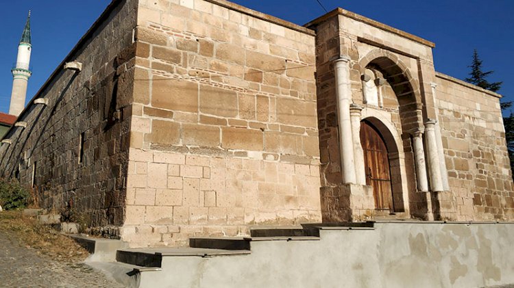 700 yıllık kervansarayı rezil ettiler