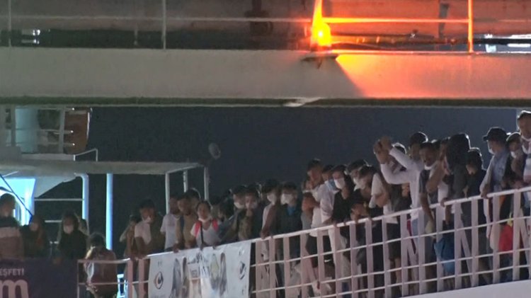 Marmara'da panik anları: Yüzlerce yolcu mahsur kaldı