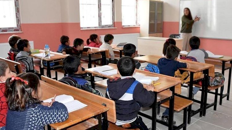 Bilim Kurulu üyesi: Okulların açılmasıyla ilgili yeni kararlar alınabilir
