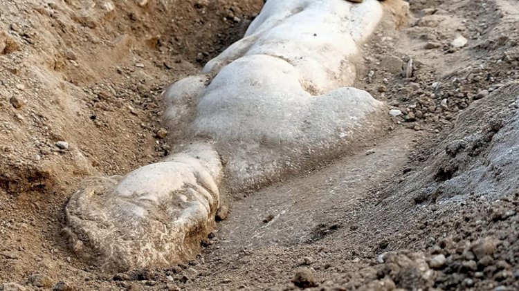 İzmir'de Satyros'un kabartma bulundu