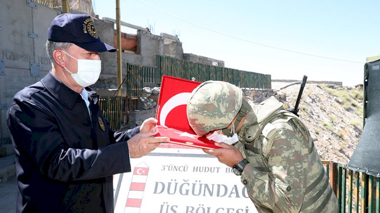 Bakan Akar sınırın sıfır noktasında