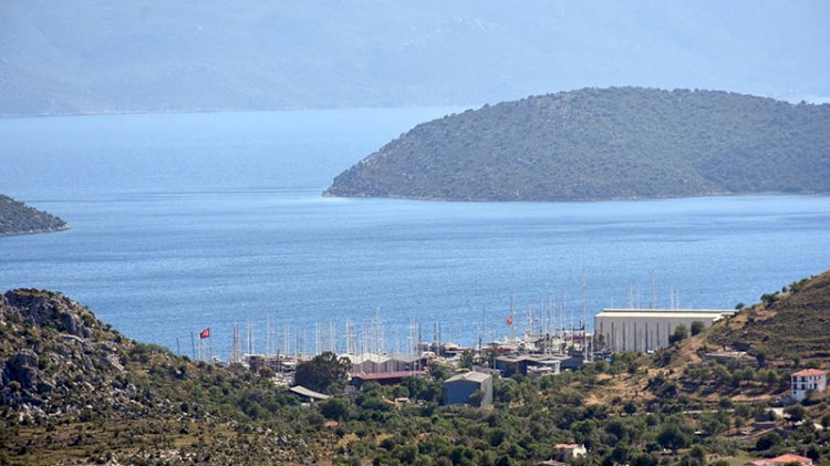 Yunan sahil güvenliği tekneye ateş açtı: Yaralılar var