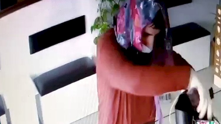 Kadın kılığına girip kuyumcu soydular!