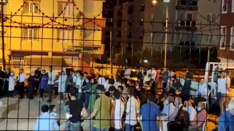 Halaylı kına gecesinde koronavirüs tedbirleri unutuldu