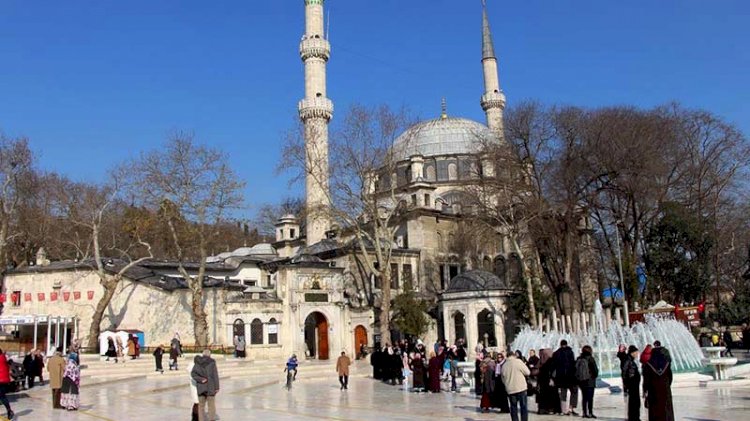 AKP'li belediyeden 2.1 milyon liralık 'zaman yolculuğu'
