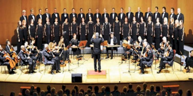 Müdürden 50 yıllık sanatçılara 'iç çamaşır'lı skandal mesaj
