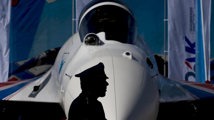 VİDEO- Avcı SU-35 görücüye çıktı