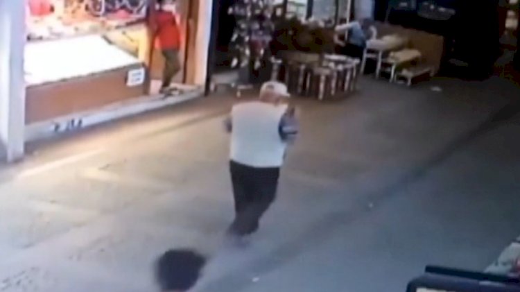 Yerde gördüğü maskeyi alıp yüzüne taktı