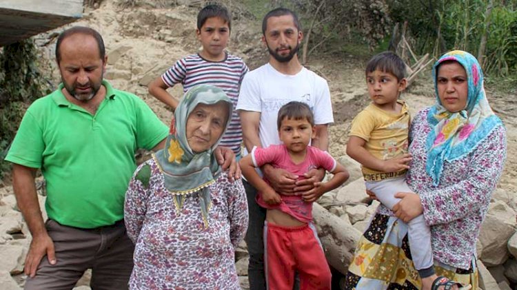 2 heyelan arasında kalan aile, 3 gün yürüyerek, köylerine ulaşmış