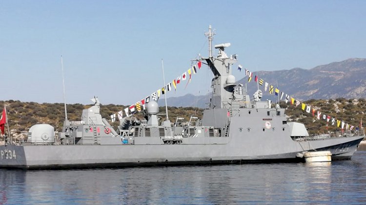 Türk savaş gemilerinin Kaş'taki bekleyişi sürüyor