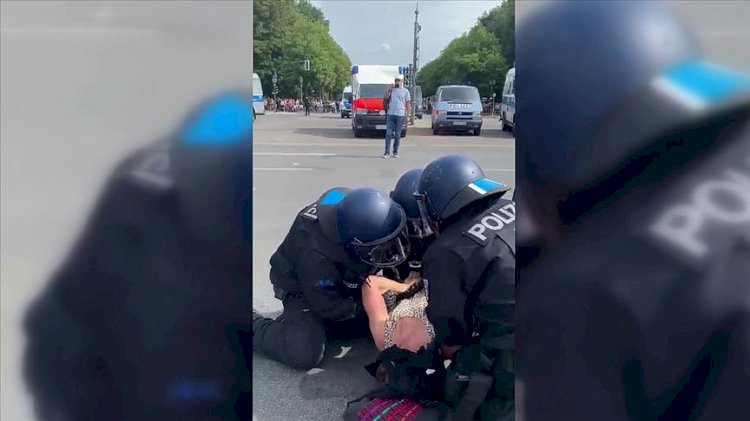 Almanya'da polis kadın eylemcileri darp etti