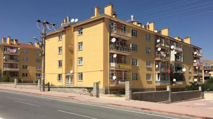 Kadınlar 'altın günü' yaptı, site karantinaya alındı