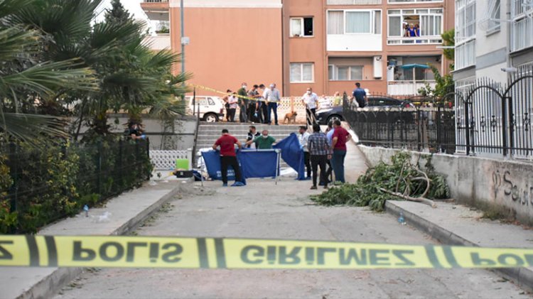 Boşanma aşamasındaki eşi ile 1 kişiyi öldürüp, 1 kişiyi yaraladıktan sonra intihar etti