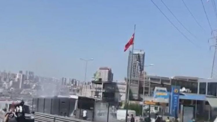 Metrobüste panik: Yolcular tahliye edildi