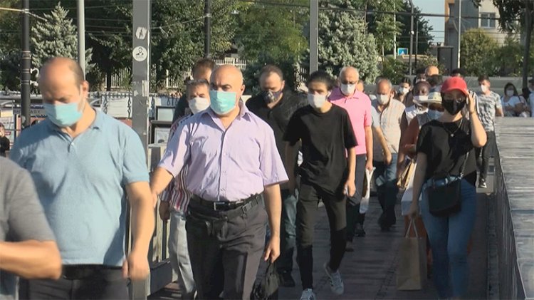Bilim Kurulu üyesi toplu taşımaya bindi: Tehlike var!