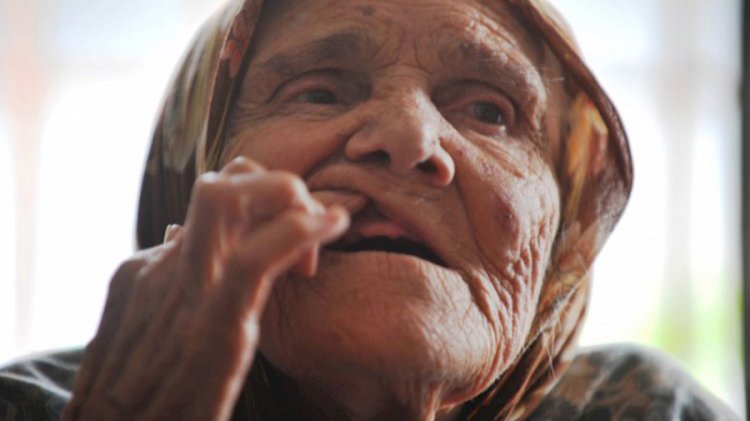Bursa'da Hatice ninenin ağzından düşen altın dişleri çalındı