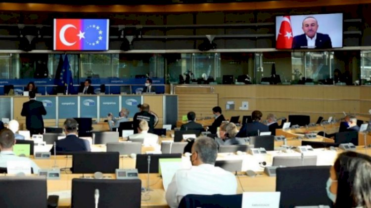 AP toplantısında Türk bayraklı logo kaldırılmıştı... Çavuşoğlu'ndan açıklama geldi