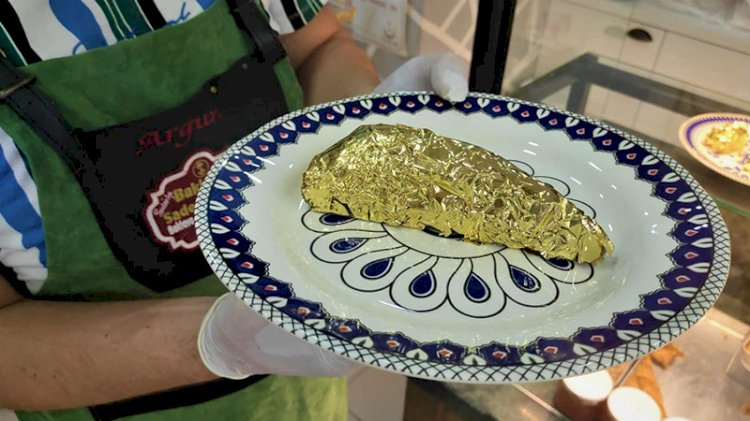 24 ayar altın kaplamalı baklava yaptı, dilimini 550 liradan satıyor