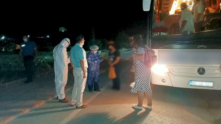 Koronavirüslü kadın otobüste yakalandı