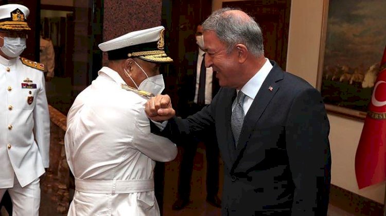 Hulusi Akar, Libya Deniz Kuvvetleri Komutanı'yla görüştü