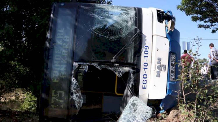 Ankara'da belediye otobüsü devrildi: Yaralılar var
