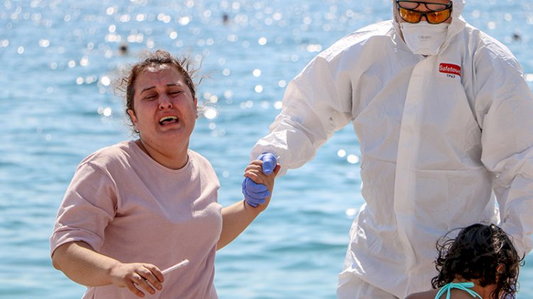Antalya'da ilginç olay: ‘Hastayım’ diye bağırıp etrafa tükürdü