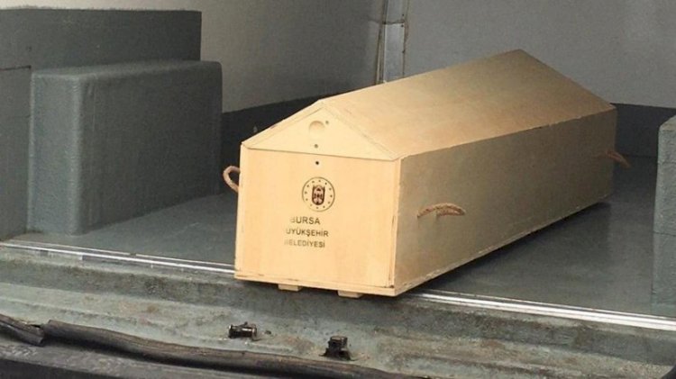 Belediye araç vermeyince cenazeyi et arabasında taşıdılar!
