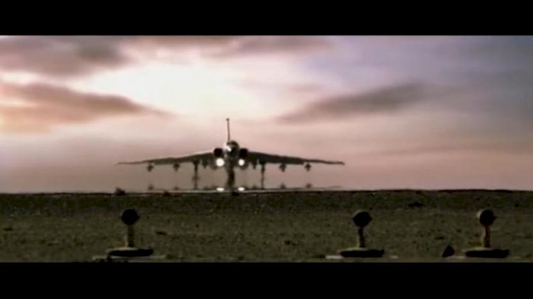 Çin'den ABD'ye 'bombalı' gözdağı... Videoda ABD üssünü vurdular