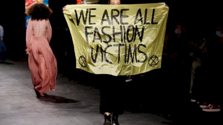 Paris Moda Haftası'nda protesto
