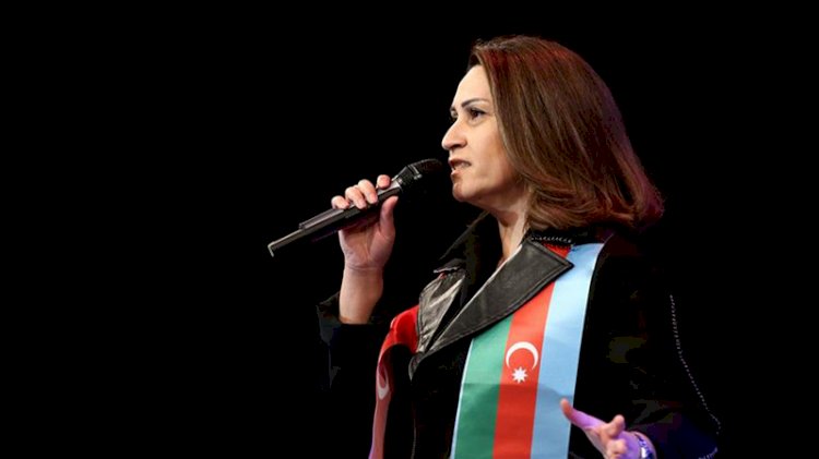 Azerbaycanlı sanatçı Azerin Başkentli müzikseverlerle buluştu