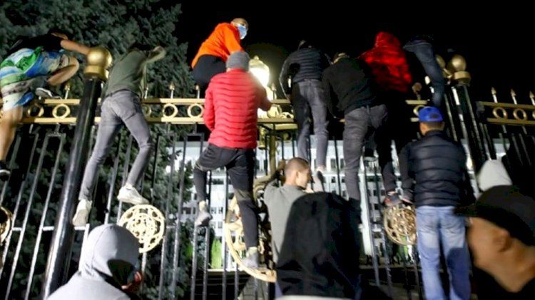 Kırgızistan’da kritik saatler: OHAL ilan edildi, hükümet görevden alındı