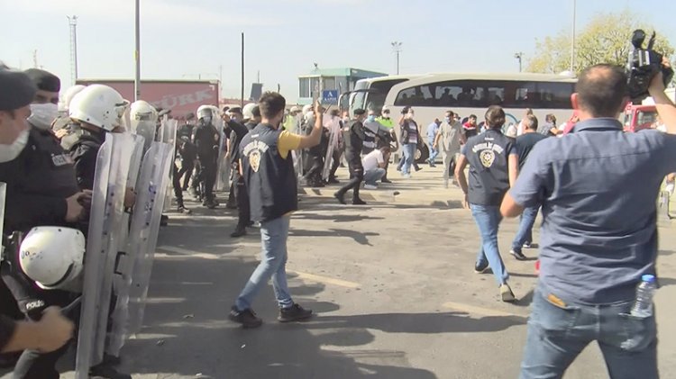 Eylem yapan minibüsçülere polis müdahalesi