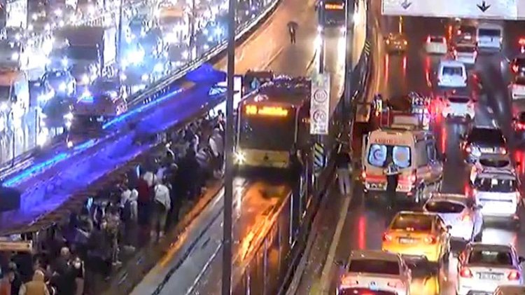 İstanbul'da metrobüs kazası