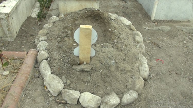 İstismara uğrayan 3 yaşındaki R.E., sessiz sedasız toprağa verildi