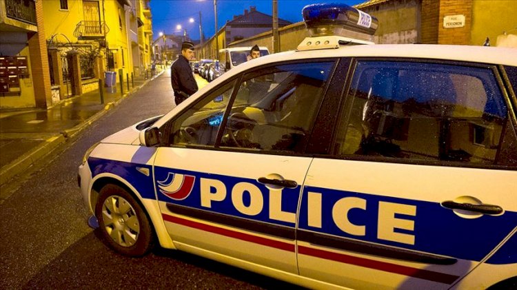 Fransa’da polis merkezine havai fişekle saldırı