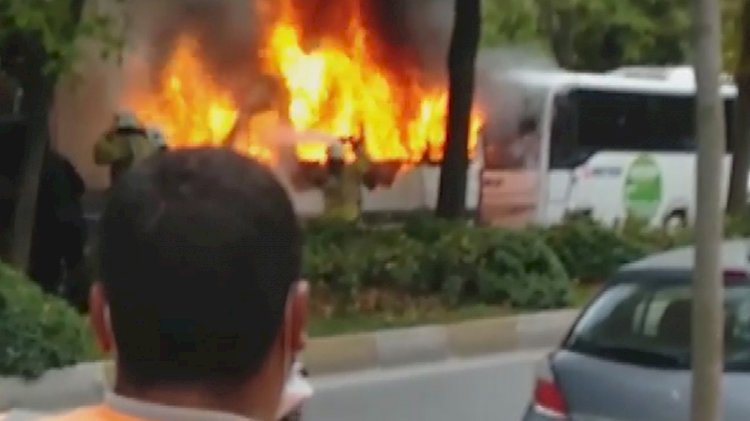 Beylikdüzü'nde öğrenci servisi yandı