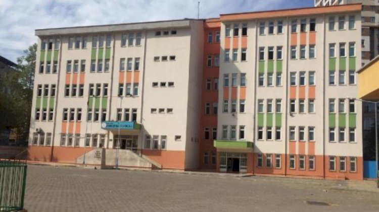 Öğretmen ve öğrencide koronavirüs çıktı, 30 öğrenci karantinada
