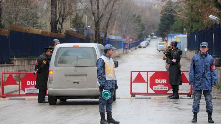 Arınç’tan ‘Kozmik Oda’ itirafı: Biliyorum, bunun suikastla alakası yok ben bundan faydalanıyorum