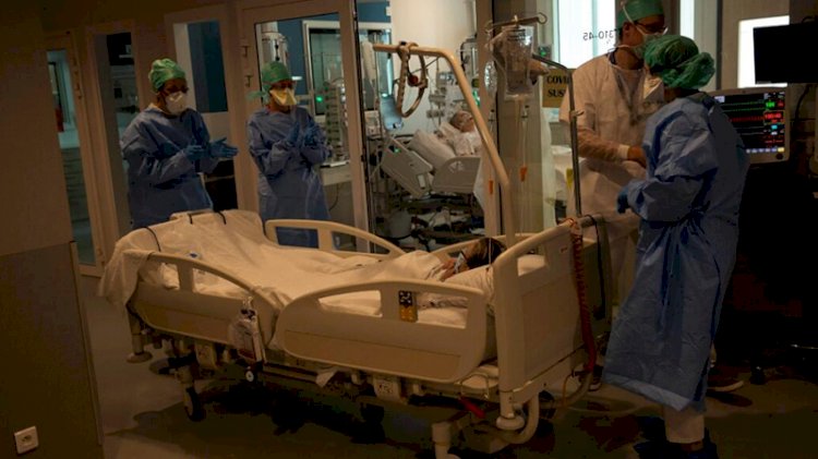 Maske takmayan doktor 100 kişiye koronavirüs bulaştırdı
