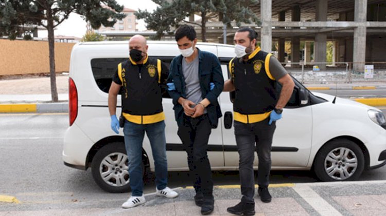 Babasını 10 yerinden bıçaklayarak öldürdü