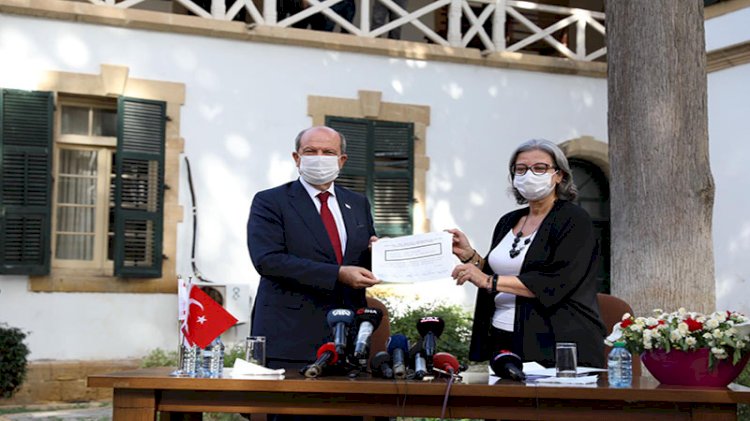 KKTC'de yeni Cumhurbaşkanı Ersin Tatar mazbatasını aldı