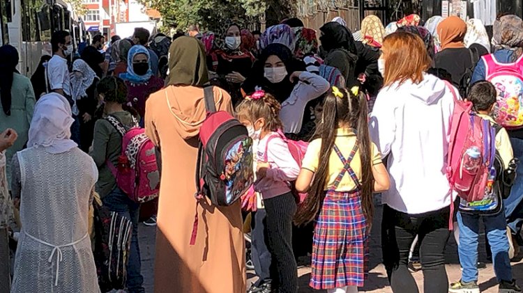 Veliler koronavirüse davetiye çıkarıyor