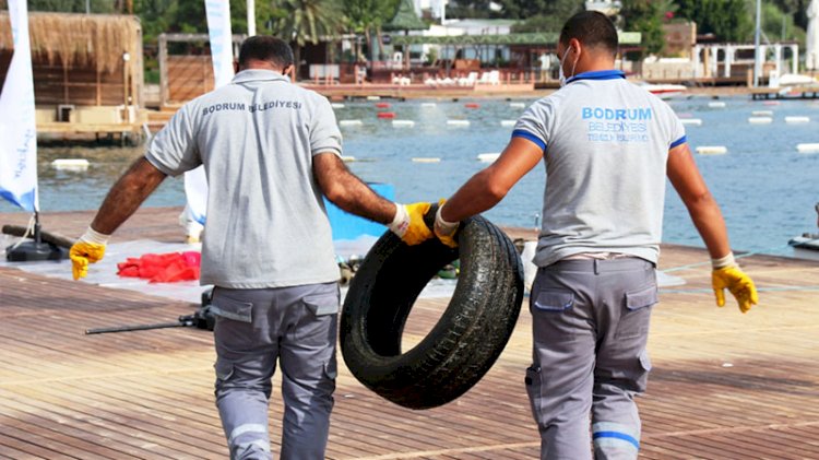 Bodrum'da dalgıçlar denizden 225 kilogram atık çıkardı