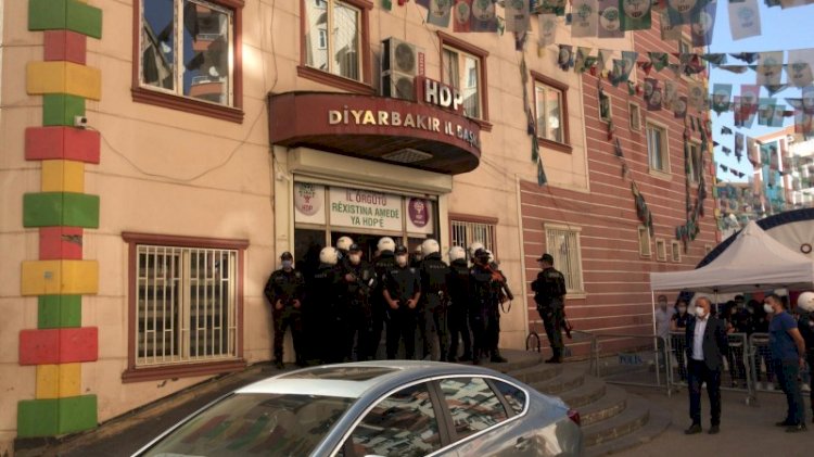 Diyarbakır'da HDP binalarına baskın... Eş başkanlar gözaltında