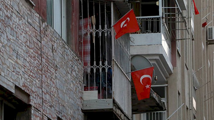 İskenderun'daki patlamanın ardından teröre ‘Türk bayraklı’ tepki