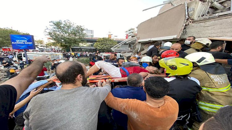 İzmir’de yıkılan binalar böyle görüntülendi