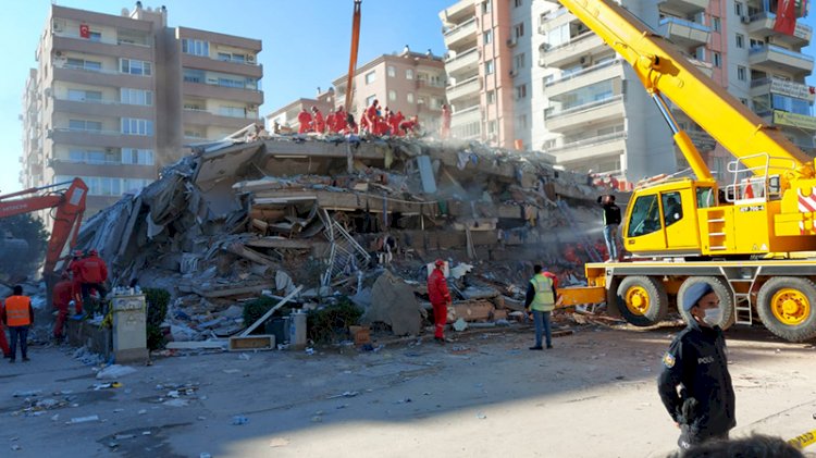 Vatandaş enkaz altında çocuk gördüğünü söyledi, ekipler o noktada çalışma başlattı