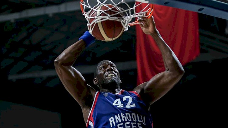 Anadolu Efes deplasmanda Olympiakos'u yendi, Dunston tarihe geçti